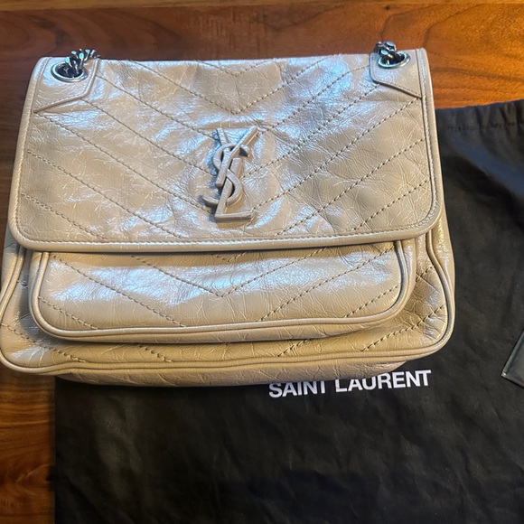 YSL Niki Medium Patent crinkle leather purchased @ YSL store in Chicago - Picture 2 of 16